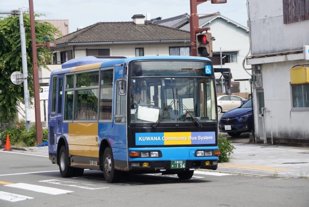 桑名のコミュニティバスの車種は実に多彩!!　　名刀・村正を見に行ったらエアロミディが来た!! - 自動車情報誌「ベストカー」