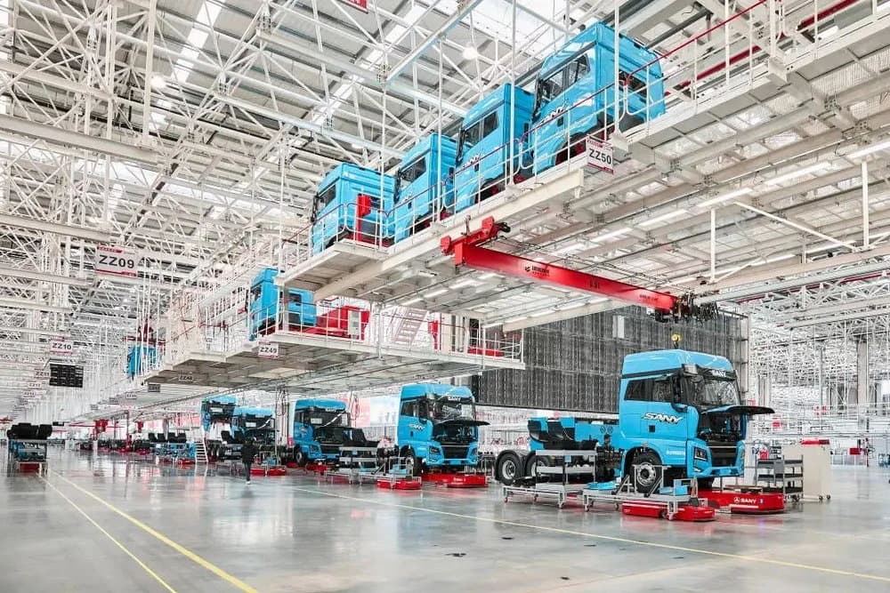 中国が大型トラックの電動化目標！　2030年までに新車の40％・総台数の20％をゼロエミッションに!? - 自動車情報誌「ベストカー」