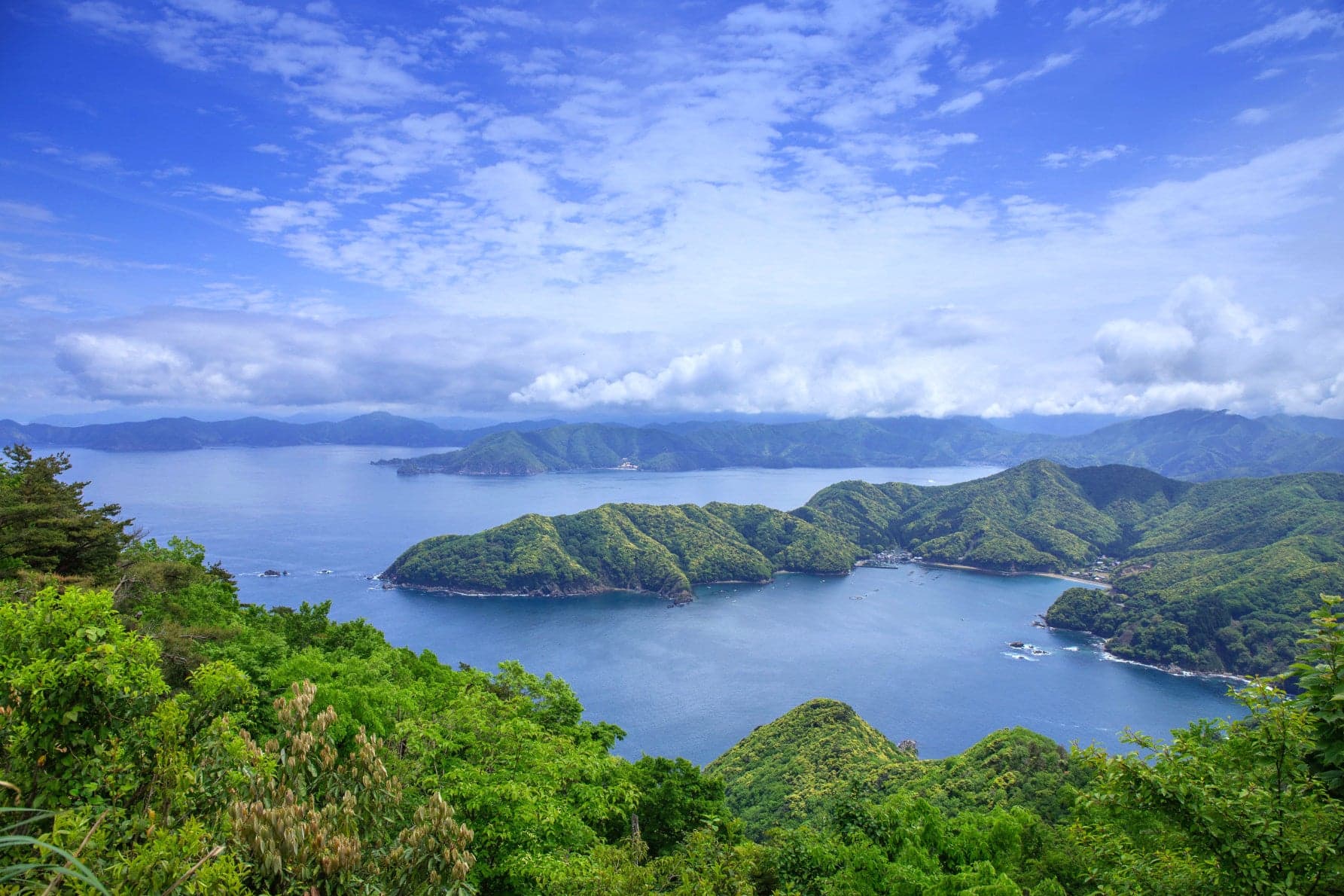 エンゼルライン（福井県）。日本海の荒波が作り出した半島群が続く海岸ルート