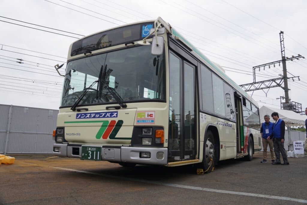 「きんてつ鉄道まつり2026in塩浜」で三重交通が超貴重な塗色車を持ってきていた~っ!! - 自動車情報誌「ベストカー」