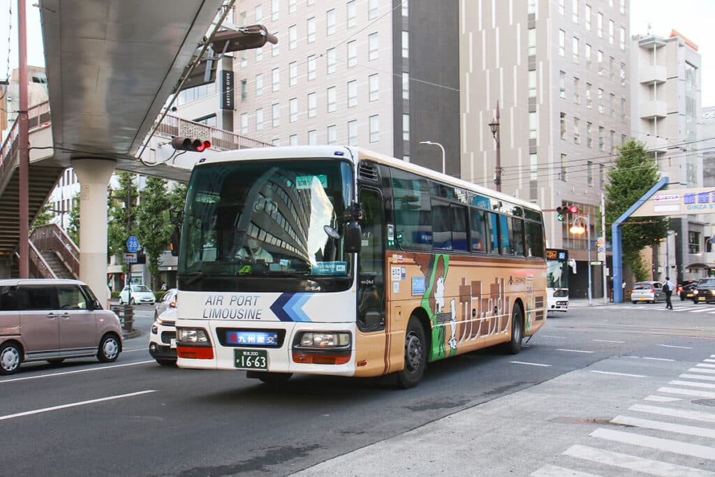 車体のラッピングに見る国内外の路線バスにおける広告事情……とは!? - 自動車情報誌「ベストカー」