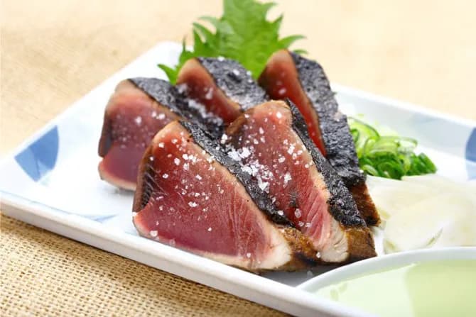 高知「ひろめ市場」のおすすめグルメ16選!鰻祭ややいろ亭などを紹介<2026>